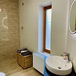 Reuscher, Trier-newel Apartmán *
