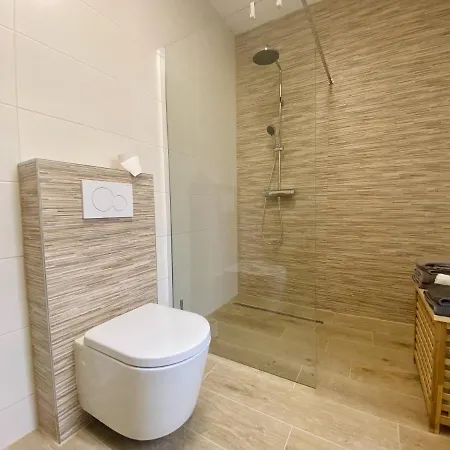 Apartman Reuscher, Trier-newel *