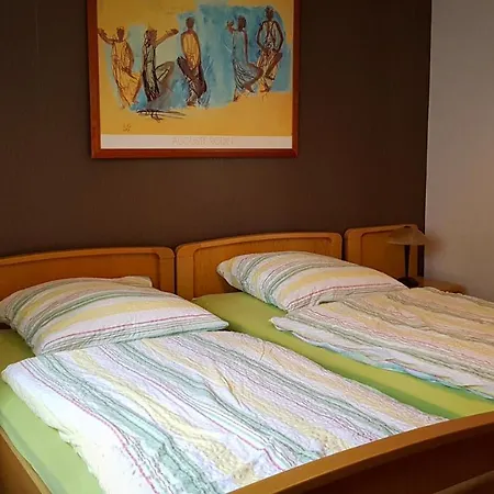Apartman Reuscher, Trier-newel *